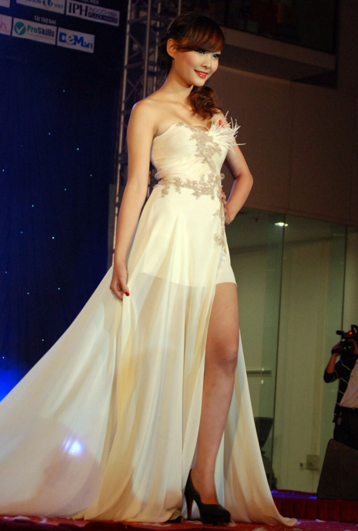 >>Những hotgirl xinh đẹp làm điên đảo cư dân mạng Những nữ sinh đẹp mê hồn giữa đầm sen >>Phát sốt vì vẻ đẹp baby của cô giáo tương lai >>So độ siêu kute của những nữ sinh đình đám nhất Thủ đô >>Phát sốt vì 4 nữ giáo viên xinh đẹp >>Cư dân mạng "điên đảo" vì nhan sắc nữ sinh Trương Tân Uyển >>Hoa khôi ĐH Thương Mại 2012 duyên dáng áo dài >>Những hotgirl xinh đẹp làm điên đảo cư dân mạng Những nữ sinh đẹp mê hồn giữa đầm sen >>Phát sốt vì vẻ đẹp baby của cô giáo tương lai >>So độ siêu kute của những nữ sinh đình đám nhất Thủ đô >>Phát sốt vì 4 nữ giáo viên xinh đẹp >>Cư dân mạng "điên đảo" vì nhan sắc nữ sinh Trương Tân Uyển >>Hoa khôi ĐH Thương Mại 2012 duyên dáng áo dài