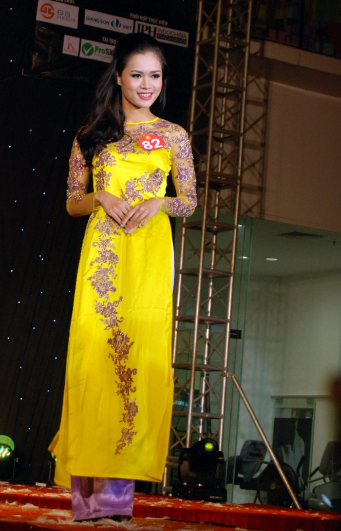 Thí sinh Trần Diệu Linh - ĐH Nguyễn Trãi trong trang phục áo dài truyền thống >>Những hotgirl xinh đẹp làm điên đảo cư dân mạng Những nữ sinh đẹp mê hồn giữa đầm sen >>Phát sốt vì vẻ đẹp baby của cô giáo tương lai >>So độ siêu kute của những nữ sinh đình đám nhất Thủ đô >>Phát sốt vì 4 nữ giáo viên xinh đẹp >>Cư dân mạng "điên đảo" vì nhan sắc nữ sinh Trương Tân Uyển >>Hoa khôi ĐH Thương Mại 2012 duyên dáng áo dài Thí sinh Trần Diệu Linh - ĐH Nguyễn Trãi trong trang phục áo dài truyền thống >>Những hotgirl xinh đẹp làm điên đảo cư dân mạng Những nữ sinh đẹp mê hồn giữa đầm sen >>Phát sốt vì vẻ đẹp baby của cô giáo tương lai >>So độ siêu kute của những nữ sinh đình đám nhất Thủ đô >>Phát sốt vì 4 nữ giáo viên xinh đẹp >>Cư dân mạng "điên đảo" vì nhan sắc nữ sinh Trương Tân Uyển >>Hoa khôi ĐH Thương Mại 2012 duyên dáng áo dài