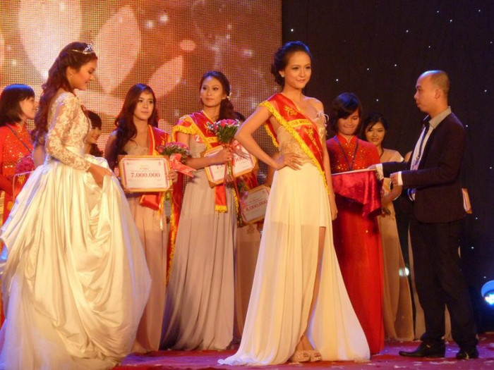 Thí sinh Ngô Thị Hằng Nga trong giờ phút đăng quang ngôi vị Hoa khôi Imiss Thăng Long >>Những hotgirl xinh đẹp làm điên đảo cư dân mạng Những nữ sinh đẹp mê hồn giữa đầm sen >>Phát sốt vì vẻ đẹp baby của cô giáo tương lai >>So độ siêu kute của những nữ sinh đình đám nhất Thủ đô >>Phát sốt vì 4 nữ giáo viên xinh đẹp >>Cư dân mạng "điên đảo" vì nhan sắc nữ sinh Trương Tân Uyển >>Hoa khôi ĐH Thương Mại 2012 duyên dáng áo dài Thí sinh Ngô Thị Hằng Nga trong giờ phút đăng quang ngôi vị Hoa khôi Imiss Thăng Long >>Những hotgirl xinh đẹp làm điên đảo cư dân mạng Những nữ sinh đẹp mê hồn giữa đầm sen >>Phát sốt vì vẻ đẹp baby của cô giáo tương lai >>So độ siêu kute của những nữ sinh đình đám nhất Thủ đô >>Phát sốt vì 4 nữ giáo viên xinh đẹp >>Cư dân mạng "điên đảo" vì nhan sắc nữ sinh Trương Tân Uyển >>Hoa khôi ĐH Thương Mại 2012 duyên dáng áo dài