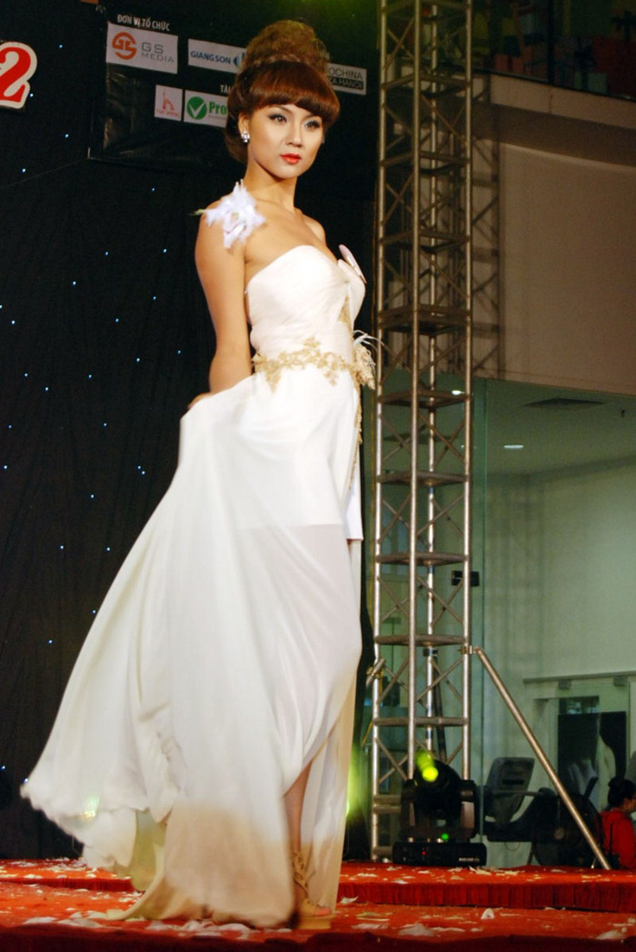 >>Những hotgirl xinh đẹp làm điên đảo cư dân mạng Những nữ sinh đẹp mê hồn giữa đầm sen >>Phát sốt vì vẻ đẹp baby của cô giáo tương lai >>So độ siêu kute của những nữ sinh đình đám nhất Thủ đô >>Phát sốt vì 4 nữ giáo viên xinh đẹp >>Cư dân mạng "điên đảo" vì nhan sắc nữ sinh Trương Tân Uyển >>Hoa khôi ĐH Thương Mại 2012 duyên dáng áo dài >>Những hotgirl xinh đẹp làm điên đảo cư dân mạng Những nữ sinh đẹp mê hồn giữa đầm sen >>Phát sốt vì vẻ đẹp baby của cô giáo tương lai >>So độ siêu kute của những nữ sinh đình đám nhất Thủ đô >>Phát sốt vì 4 nữ giáo viên xinh đẹp >>Cư dân mạng "điên đảo" vì nhan sắc nữ sinh Trương Tân Uyển >>Hoa khôi ĐH Thương Mại 2012 duyên dáng áo dài