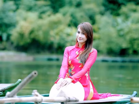 >>Những hotgirl xinh đẹp làm điên đảo cư dân mạng Những nữ sinh đẹp mê hồn giữa đầm sen >>Phát sốt vì vẻ đẹp baby của cô giáo tương lai >>So độ siêu kute của những nữ sinh đình đám nhất Thủ đô >>Phát sốt vì 4 nữ giáo viên xinh đẹp >>Cư dân mạng "điên đảo" vì nhan sắc nữ sinh Trương Tân Uyển >>Hoa khôi ĐH Thương Mại 2012 duyên dáng áo dài