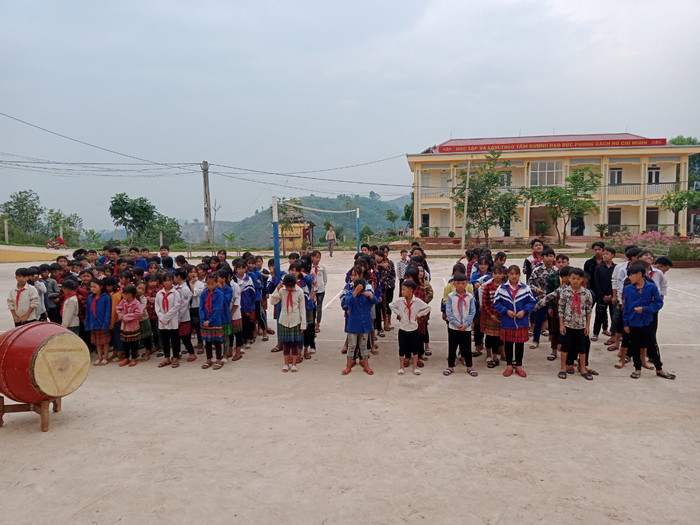 Học sinh tại trường Phổ thông dân tộc bán trú Trung học cơ sở Huổi Lếch trong buổi chào cờ đầu tiên sau kỳ nghỉ Tết. Ảnh: Trường Huổi Lếch Học sinh tại trường Phổ thông dân tộc bán trú Trung học cơ sở Huổi Lếch trong buổi chào cờ đầu tiên sau kỳ nghỉ Tết. Ảnh: Trường Huổi Lếch