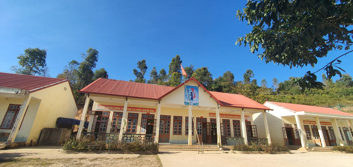 Điểm trường ở Huổi Luông đã kiên cố hóa, nhưng thiết bị dạy và học, cơ sở vật chất lớp học vẫn còn thiếu thốn. Ảnh: LC Điểm trường ở Huổi Luông đã kiên cố hóa, nhưng thiết bị dạy và học, cơ sở vật chất lớp học vẫn còn thiếu thốn. Ảnh: LC