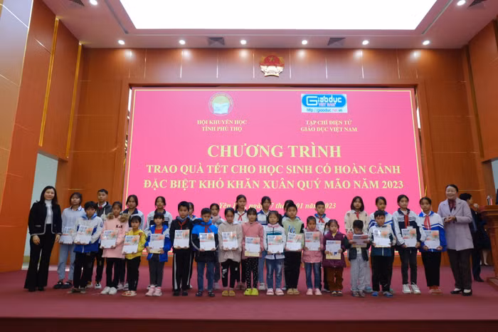 Mỗi món quà là sự động viên lớn đối với các em.