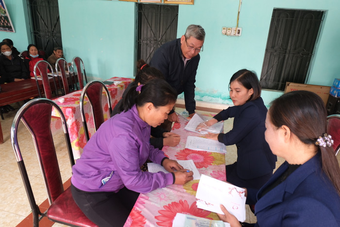 Mọi thủ tục được hoàn tất nhanh chóng để bà con về nhà kịp sắm Tết.