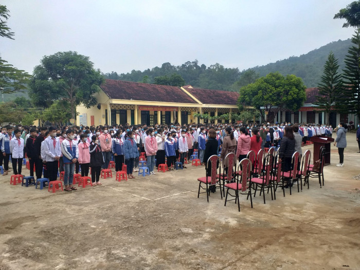 Buổi chào cờ đầu tiên sau kỳ nghỉ Tết tại trường Phổ thông dân tộc nội trú tại huyện Sốp Cộp. Ảnh: Phòng Giáo dục và Đào tạo huyện Sốp Cộp Buổi chào cờ đầu tiên sau kỳ nghỉ Tết tại trường Phổ thông dân tộc nội trú tại huyện Sốp Cộp. Ảnh: Phòng Giáo dục và Đào tạo huyện Sốp Cộp