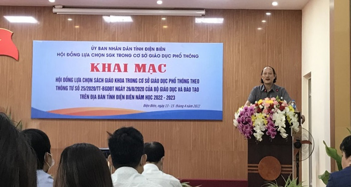 Phó Giám đốc Sở Giáo dục và Đào tạo - Cù Huy Hoàn - - Chủ tịch Hội đồng chọn sách giáo khoa năm học 2022-2023 trên địa bàn tỉnh Điện Biên phát biểu quán triệt và chỉ đạo Hội đồng. Ảnh: Sở Giáo dục và Đào tạo Điện Biên Phó Giám đốc Sở Giáo dục và Đào tạo - Cù Huy Hoàn - - Chủ tịch Hội đồng chọn sách giáo khoa năm học 2022-2023 trên địa bàn tỉnh Điện Biên phát biểu quán triệt và chỉ đạo Hội đồng. Ảnh: Sở Giáo dục và Đào tạo Điện Biên