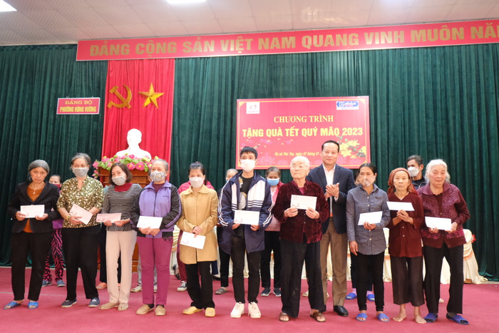 Đây là nguồn động viên to lớn đối với bà con. Đây là nguồn động viên to lớn đối với bà con.