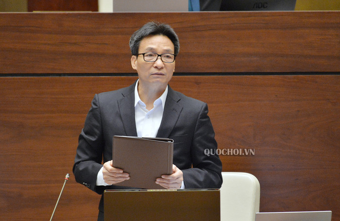 Phó Phó Thủ tướng Chính phủ Vũ Đức Đam giải trình một số vấn đề liên quan việc thực hiện chính sách, pháp luật về phòng, chống xâm hại trẻ em. Ảnh: Quochoi.vn