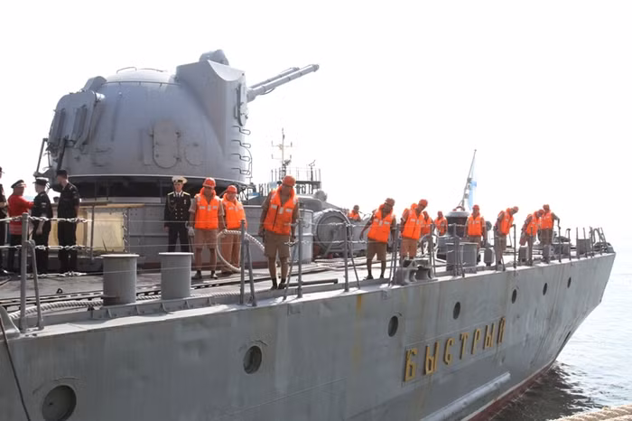 Ngày 9/1, đội tàu Hải quân Liên bang Nga sẽ rời Đà Nẵng, tiếp tục hành trình. Ngày 9/1, đội tàu Hải quân Liên bang Nga sẽ rời Đà Nẵng, tiếp tục hành trình.