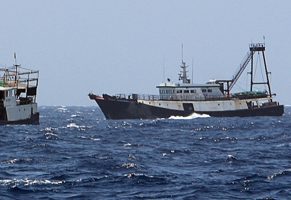 Hiện nhu cầu đỗ xe ở vùng này chưa bức thiết để làm một bãi đỗ xe hoành tráng. Hàng ngày chỉ lưa thưa vài chiếc xe vào đỗ ở khuôn viên. Đa số là khoảng thời gian vắng lặng. Người dân thắc mắc tại sao lại cho một đơn vị kinh doanh vận tải du lịch làm bãi đỗ xe? Phải chăng có mục đích gì mờ ám đằng sau?. Ảnh Thùy Linh