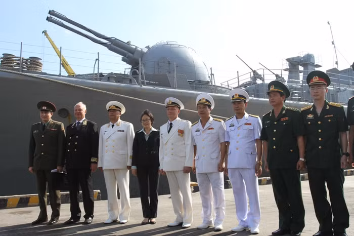 Chuyến thăm của đội tàu Hải quân Liên bang Nga nhằm tăng cường quan hệ hợp tác quốc phòng song phương giữa Việt Nam và Liên bang Nga. Chuyến thăm của đội tàu Hải quân Liên bang Nga nhằm tăng cường quan hệ hợp tác quốc phòng song phương giữa Việt Nam và Liên bang Nga.