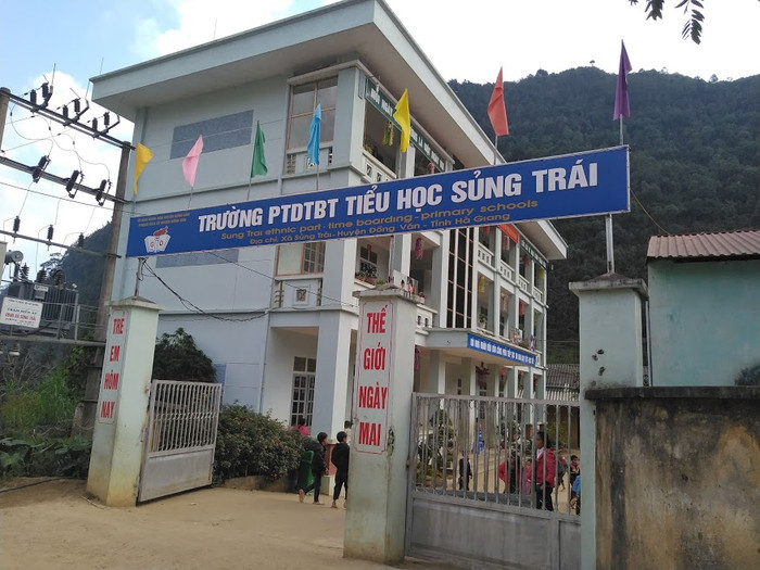 Việc trồng rau, nuôi lợn đã giúp đời sống của các em học sinh trường phổ thông dân tộc bán trú tiểu học Sủng Trái được cải thiện rõ rệt. Việc trồng rau, nuôi lợn đã giúp đời sống của các em học sinh trường phổ thông dân tộc bán trú tiểu học Sủng Trái được cải thiện rõ rệt.