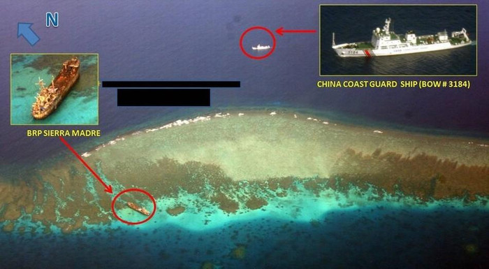 Tàu Hải giám (Cảnh sát biển Trung Quốc) lượn lờ xung quanh xác tàu cũ Philippines ở bãi Cỏ Mây. Tàu Hải giám (Cảnh sát biển Trung Quốc) lượn lờ xung quanh xác tàu cũ Philippines ở bãi Cỏ Mây.