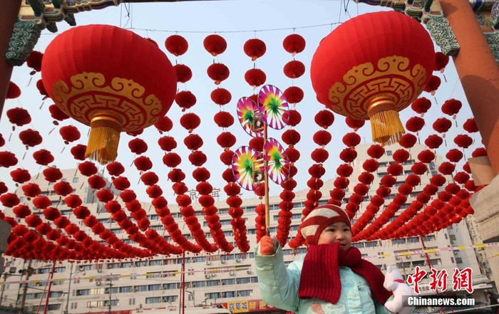 Đèn lồng đỏ đón xuân. Đèn lồng đỏ đón xuân.