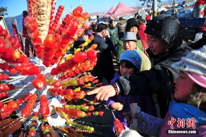 Những món quà ưa thích của trẻ em nông thôn Trung Quốc ngày tết. Những món quà ưa thích của trẻ em nông thôn Trung Quốc ngày tết.
