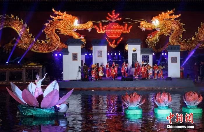 Lễ hội hoa đăng.