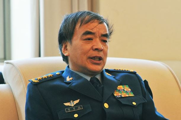 Lưu Á Châu, lon Thượng tướng không quân Trung Quốc. Lưu Á Châu, lon Thượng tướng không quân Trung Quốc.