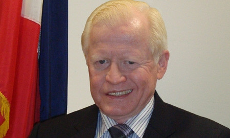 Đại sứ Philippines tại Mỹ Jose Cuisia Jr. Đại sứ Philippines tại Mỹ Jose Cuisia Jr.