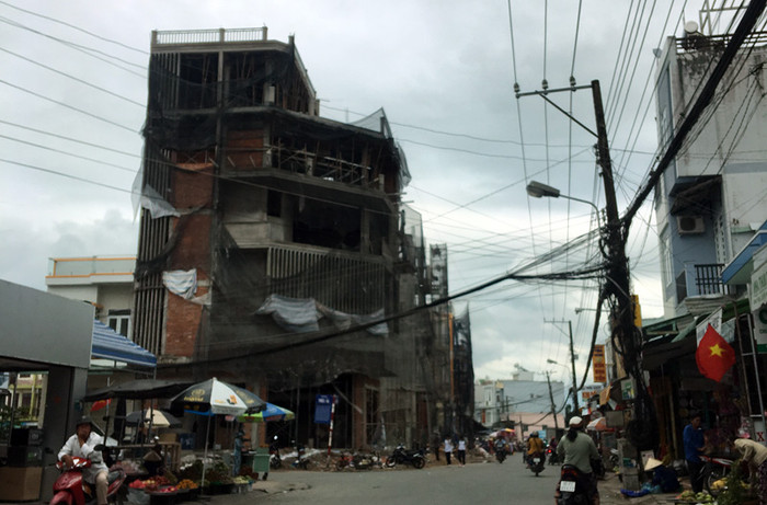 Những căn nhà xây dựng không phép nhưng không bị xử lý. (Ảnh: H.L) Những căn nhà xây dựng không phép nhưng không bị xử lý. (Ảnh: H.L)