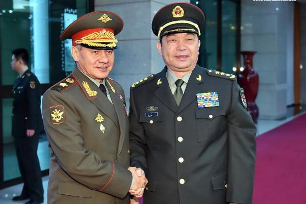 Bộ trưởng Quốc phòng Nga Sergei Shoigu và người đồng cấp Trung Quốc Thường Vạn Toàn. Bộ trưởng Quốc phòng Nga Sergei Shoigu và người đồng cấp Trung Quốc Thường Vạn Toàn.