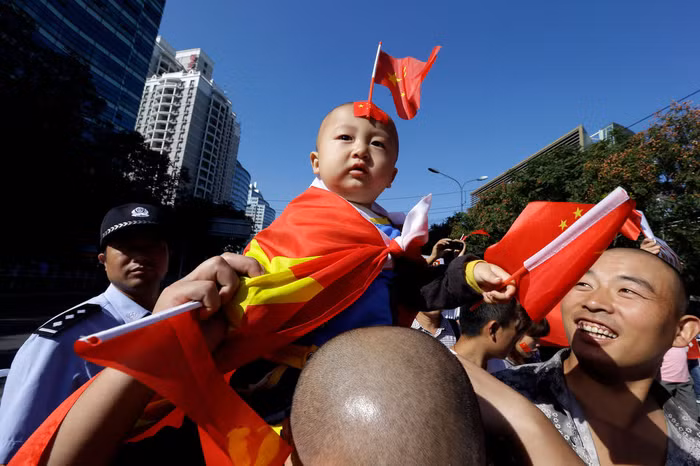 Người Trung Quốc đưa cả trẻ nhỏ đi biểu tình chống Nhật Bản, hình minh họa.