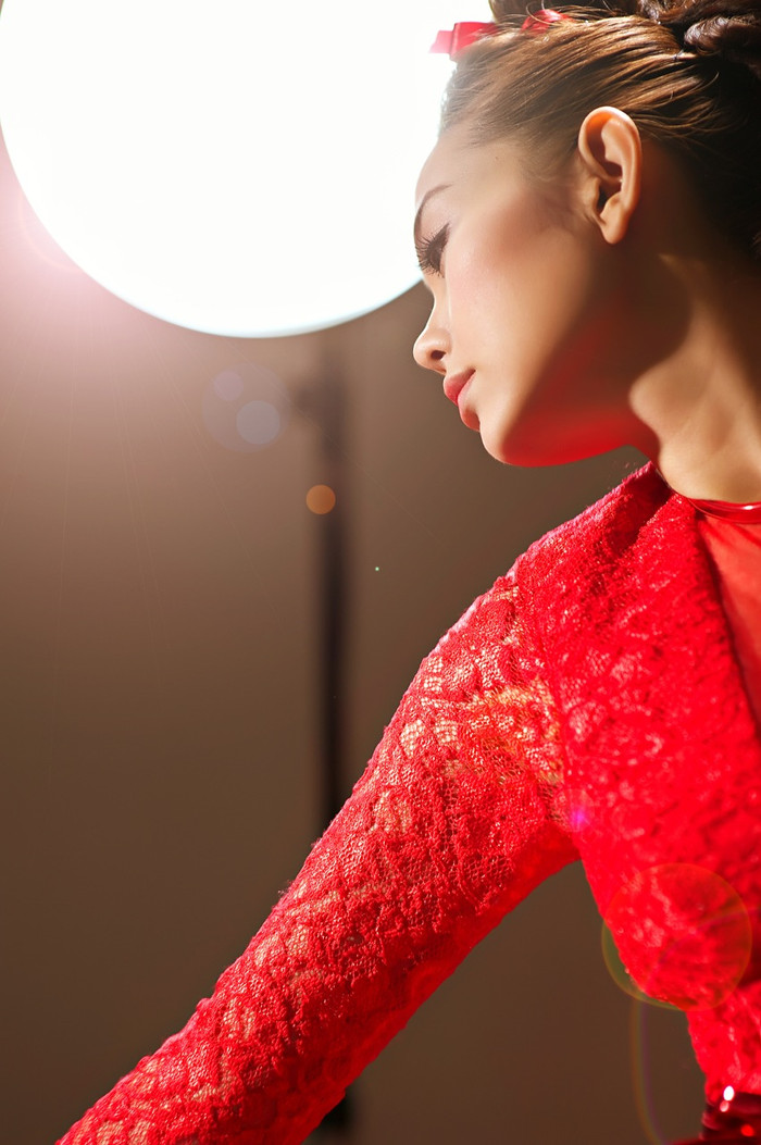 Trước ống kính, Minh Hằng đã cực kỳ phiêu linh, thăng hoa qua nhiều cảm xúc.