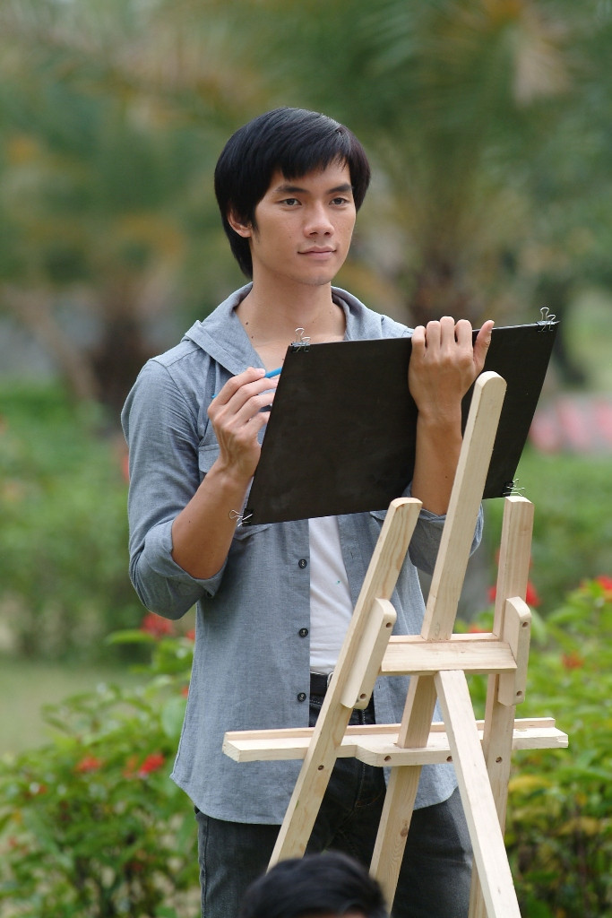 Nhưng ngày càng lớn lên, giữa Phương Thư và Phi Du không hề có tình cảm với nhau. Phi Du đã bỏ trốn khỏi quê hương, tìm sự tự do cho mình và thi vào trường Đại học Mỹ Thuật. Nhưng ngày càng lớn lên, giữa Phương Thư và Phi Du không hề có tình cảm với nhau. Phi Du đã bỏ trốn khỏi quê hương, tìm sự tự do cho mình và thi vào trường Đại học Mỹ Thuật.