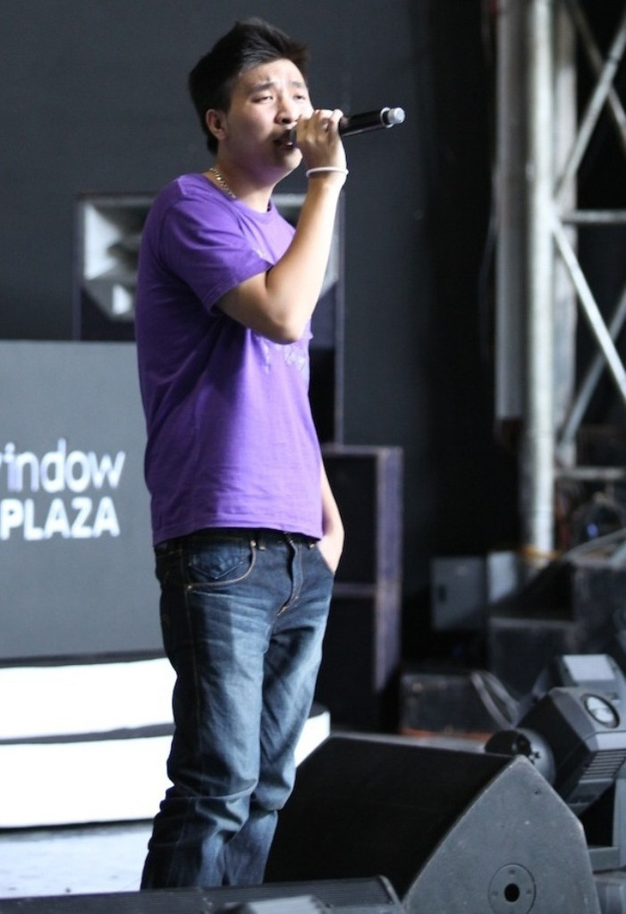 Dù ca khúc tự sáng tác Anh mơ không nằm trong top 15, nhưng Anh Khang vẫn không có cảm giác mình đến với liveshow bằng “vé vớt”. Anh rất nhiệt tình trong những buổi tập luyện.