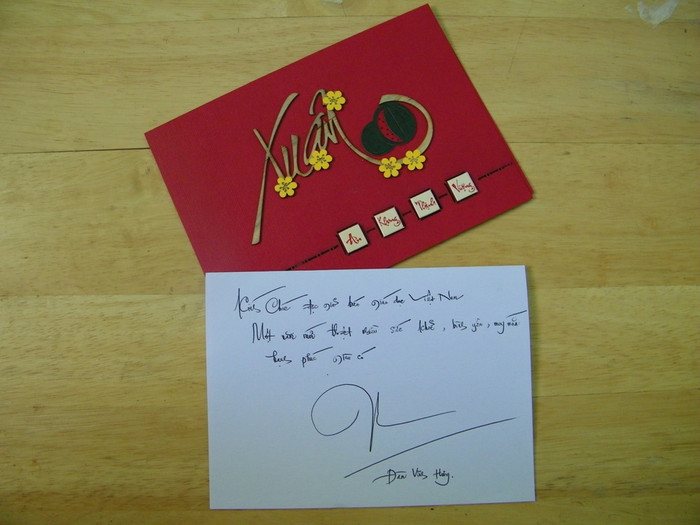 Và đây là “ruột” và “bìa” của tấm thiệp chúc xuân xinh xắn của Mr Đàm. Và đây là “ruột” và “bìa” của tấm thiệp chúc xuân xinh xắn của Mr Đàm.