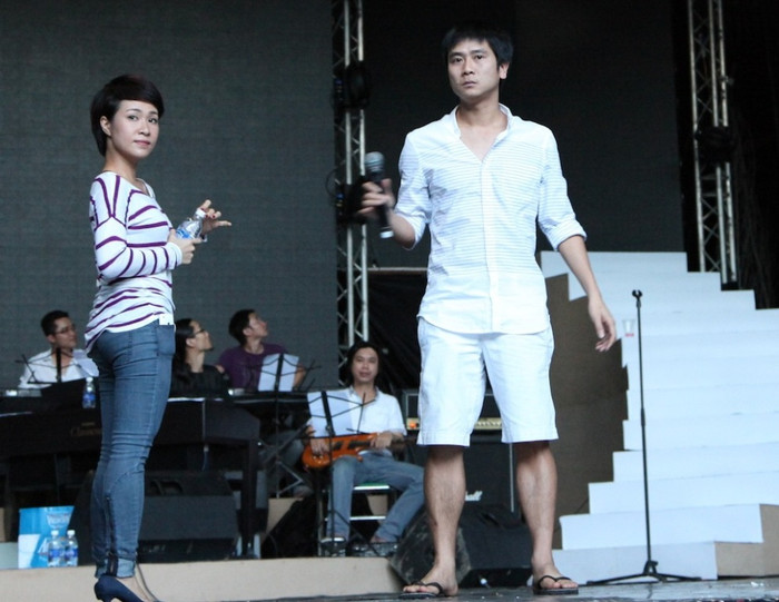 Hồ Hoài Anh đang “gọt giũa” phần trình diễn cho Uyên Linh.