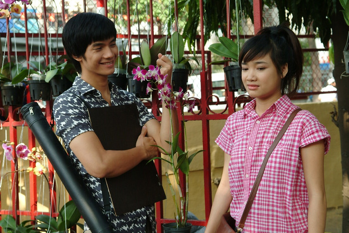 Còn Phi Du sau khi tốt nghiệp trường Đại học Mỹ Thuật, có việc làm ổn định, đã thành hôn cùng con gái của một giám đốc công ty thời trang giàu có. Còn Phi Du sau khi tốt nghiệp trường Đại học Mỹ Thuật, có việc làm ổn định, đã thành hôn cùng con gái của một giám đốc công ty thời trang giàu có.