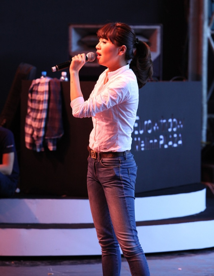 Vị trí thứ 3 Bài hát yêu thích tháng 1: Bích Phương với ca khúc Có khi nào rời xa (sáng tác: Tiên Cookie).