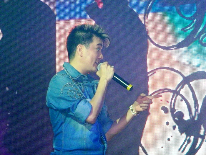 Đúng như nhiều người nhận xét: “Bài hát dù cũ, có tuổi đời hàng chục năm, nhưng qua giọng hát Mr Đàm đều trở nên mới mẻ và có sự hấp dẫn riêng, không lẫn với bất kỳ ca sĩ nào hay đi theo lối mòn nào”.