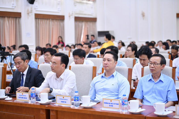 Đại biểu tham dự cuộc gặp gỡ tại điểm cầu Bộ Giáo dục và Đào tạo Đại biểu tham dự cuộc gặp gỡ tại điểm cầu Bộ Giáo dục và Đào tạo