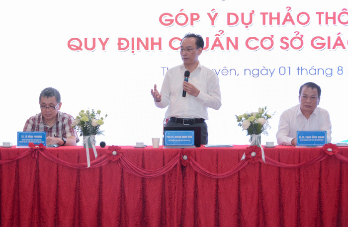 Từ trái sang: Tiến sĩ Lê Đông Phương - cán bộ nghiên cứu của Viện Khoa học Giáo dục Việt Nam, Thứ trưởng Bộ Giáo dục và Đào tạo Hoàng Minh Sơn, Giáo sư Phạm Hồng Quang - Chủ tịch Hội đồng Đại học Thái Nguyên Từ trái sang: Tiến sĩ Lê Đông Phương - cán bộ nghiên cứu của Viện Khoa học Giáo dục Việt Nam, Thứ trưởng Bộ Giáo dục và Đào tạo Hoàng Minh Sơn, Giáo sư Phạm Hồng Quang - Chủ tịch Hội đồng Đại học Thái Nguyên