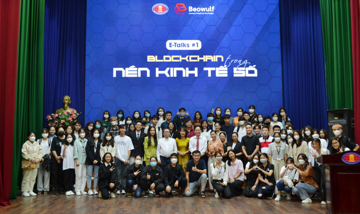 Sinh viên Khoa Thư viện – Thông tin học tham gia sinh hoạt chuyên đề “Blockchain trong nền kinh tế số”. Ảnh: Website nhà trường Sinh viên Khoa Thư viện – Thông tin học tham gia sinh hoạt chuyên đề “Blockchain trong nền kinh tế số”. Ảnh: Website nhà trường
