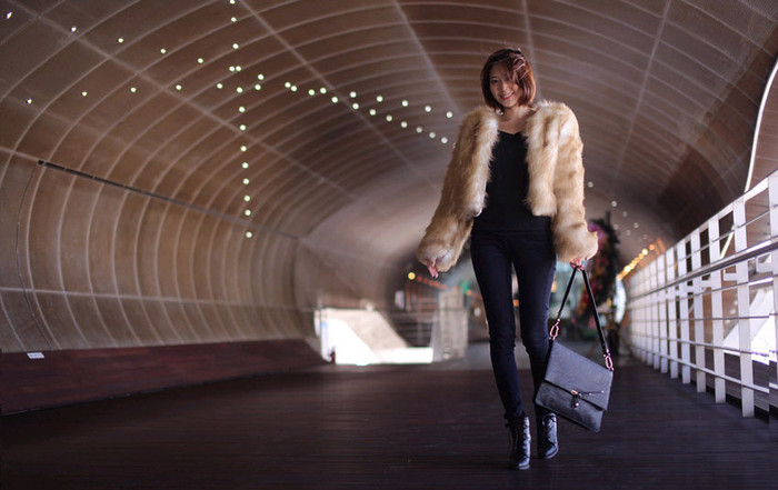 Kiểu áo lông ngắn mang đến cho bạn gái vẻ năng động, trẻ trung. Kiểu áo lông ngắn mang đến cho bạn gái vẻ năng động, trẻ trung.