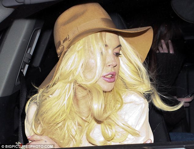 Lilo xuất hiện ở Los Angeles hôm đầu tuần với vẻ bề ngoài rất cổ điển.