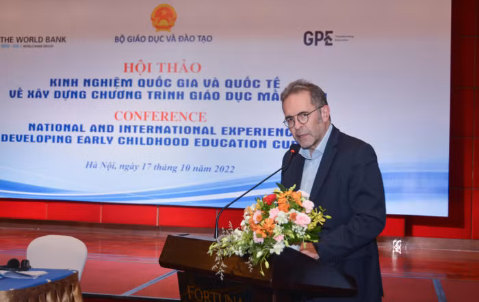 Quyền Giám đốc điều hành Ngân hàng Thế giới tại Việt Nam Christophe Lemiere trao đổi tại Hội thảo. Ảnh: Bộ Giáo dục và Đào tạo