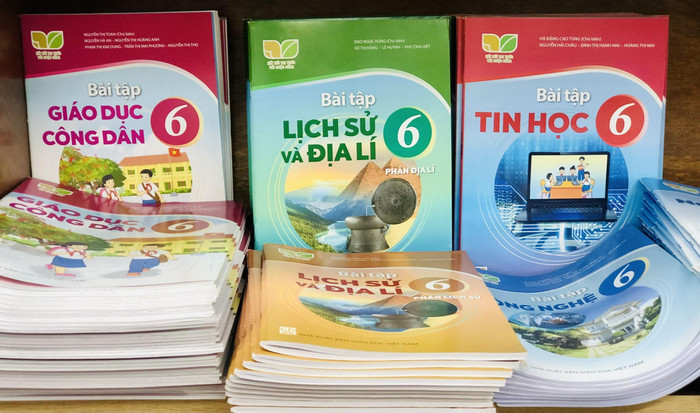 Sách giáo khoa theo Chương trình giáo dục phổ thông mới. Ảnh: Doãn Nhàn Sách giáo khoa theo Chương trình giáo dục phổ thông mới. Ảnh: Doãn Nhàn