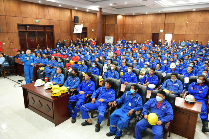 Toàn cảnh buổi “Nói chuyện an toàn” (Toolbox Talk). Ảnh: BSR Toàn cảnh buổi “Nói chuyện an toàn” (Toolbox Talk). Ảnh: BSR