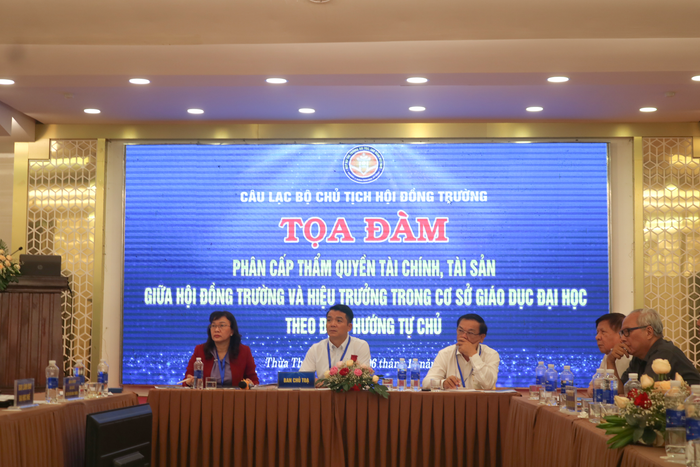 Tọa đàm &quot;Phân cấp thẩm quyền tài chính, tài sản giữa Hội đồng trường và Hiệu trưởng trong cơ sở giáo dục đại học theo định hướng tự chủ”. Ảnh: Doãn Nhàn