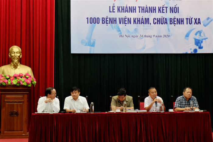 Đại diện của Bộ Y tế, lãnh đạo các Bệnh viện tuyến Trung ương trong buổi trao đổi về triển khai đề án khám chữa bệnh từ xa với báo chí. Ảnh: LC Đại diện của Bộ Y tế, lãnh đạo các Bệnh viện tuyến Trung ương trong buổi trao đổi về triển khai đề án khám chữa bệnh từ xa với báo chí. Ảnh: LC