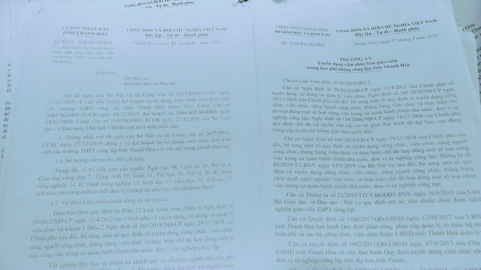 Nhiều văn bản phát ra trong kỳ thi tuyển dụng Giáo viên Trung học phổ thông công lập ở Thanh Hóa nhưng chưa được Sở Nội vụ và Sở Giáo dục và Đào tạo tỉnh Thanh Hóa thống nhất cho một số thí sinh. Ảnh: LC Nhiều văn bản phát ra trong kỳ thi tuyển dụng Giáo viên Trung học phổ thông công lập ở Thanh Hóa nhưng chưa được Sở Nội vụ và Sở Giáo dục và Đào tạo tỉnh Thanh Hóa thống nhất cho một số thí sinh. Ảnh: LC