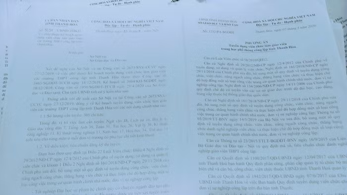 Nhiều văn bản phát ra trong kỳ thi tuyển dụng Giáo viên Trung học phổ thông công lập ở Thanh Hóa nhưng chưa được Sở Nội vụ và Sở Giáo dục và Đào tạo tỉnh Thanh Hóa thống nhất cho một số thí sinh. Ảnh: LC
