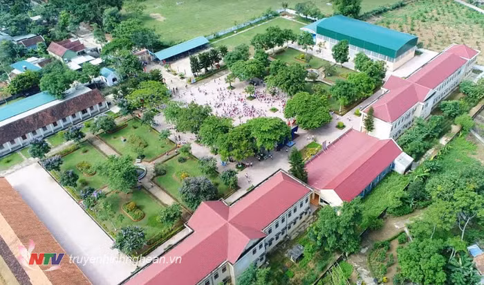Trường Tiểu học thị trấn Nghĩa Đàn từ trên cao: Ảnh: Truyền hình Nghệ An.