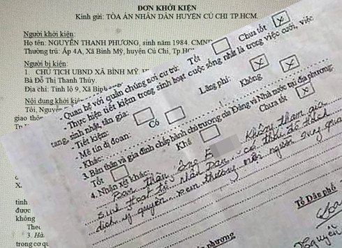 Đơn khởi kiện và Phiếu góp ý kiến. (Ảnh: Đan Quỳnh) Đơn khởi kiện và Phiếu góp ý kiến. (Ảnh: Đan Quỳnh)