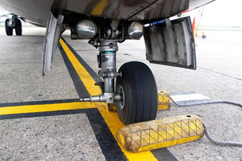 Một chiếc ATR-72 cùng loại với chiếc gặp sự cố khi hạ cánh xuống sân bay Đà Nẵng. Ảnh Tiền Phong