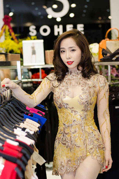 "Cá sấu chúa" xuất hiện trong một sự kiện ngày 20/10 vừa qua với bộ váy gợi cảm